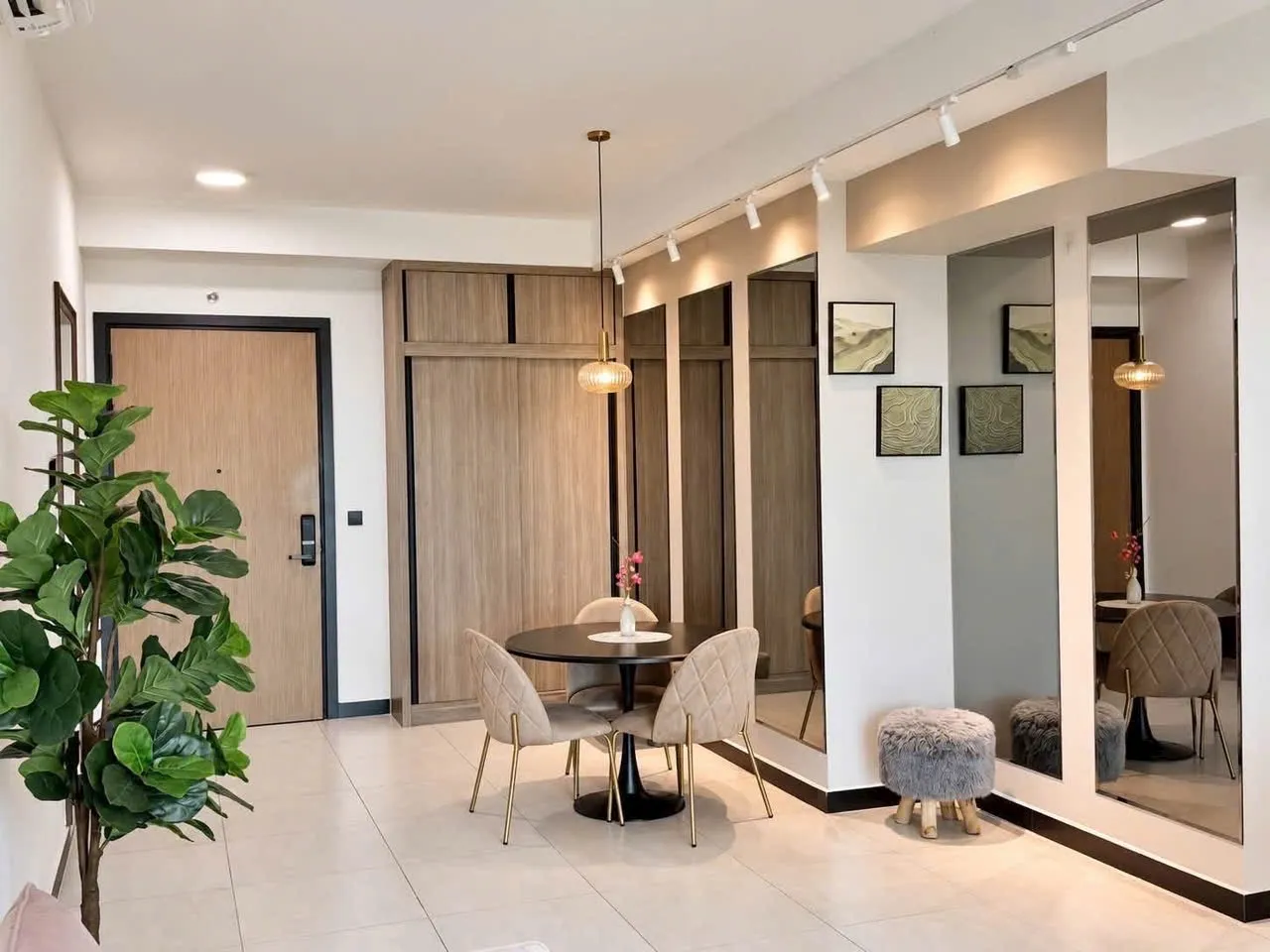 Căn 2pn 2wc Thoáng mát Sạch Sẽ Chill 🔥  DELASOL -  Quận 4 Bến Vân Đồn Diện tích 85mm2 Giá thuê  : 26tr net Giá bán : 10ty250 all in còn 